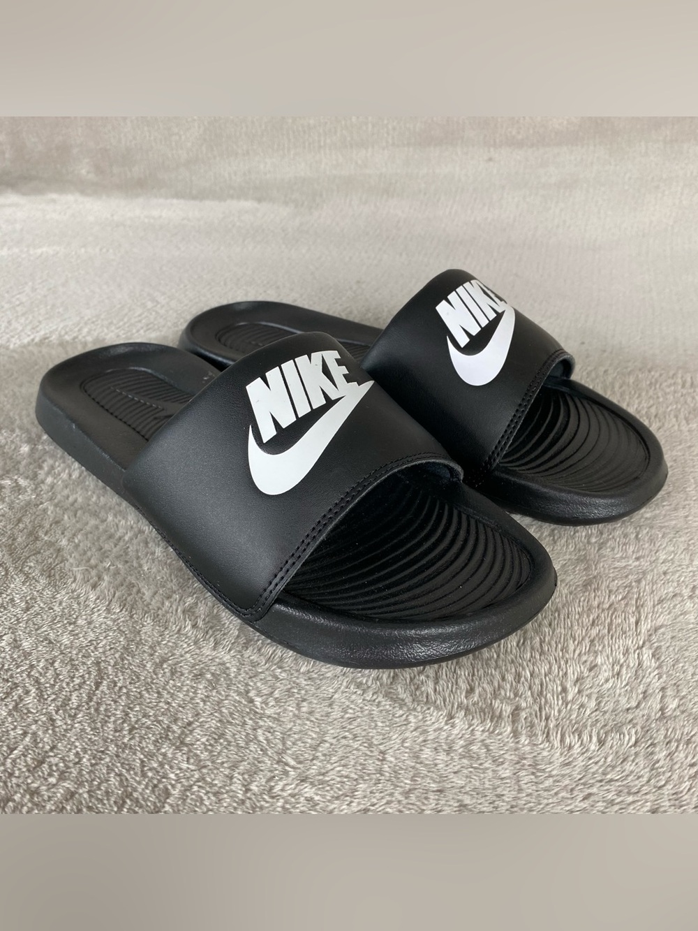 Nike Victori One Slide Sandals Womens Size 7 Black Comfort Slip On Water NEW